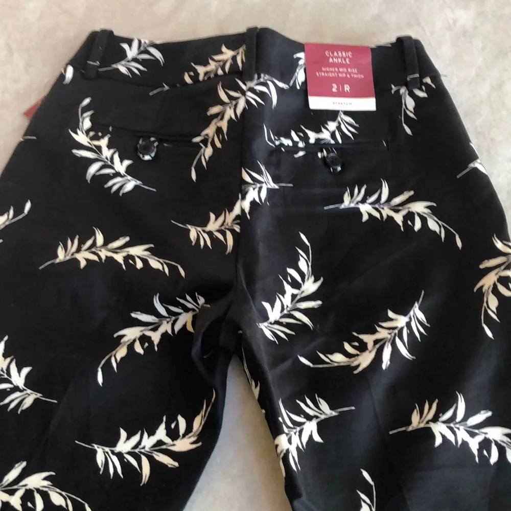 Merona Woman’s Classic Ankle Black White Leaf Print Slim Fit Pants Size 2 - Picture 4 of 15